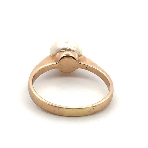 38 - A pearl ring stamped 14k, size K.