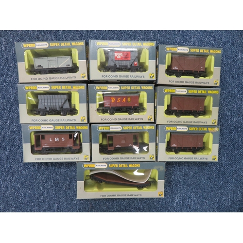 270 - Wrenn OO gauge wagons, generally excellent in excellent to good plus boxes, with B.S.A. Gunpowder Va... 