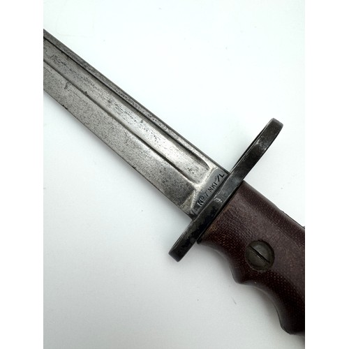 103 - British No7 Lee Enfield Bayonet, blade stamped No.7 MK1/L, hilt is in working order. Overall length ... 