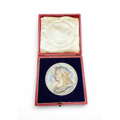 165 - Queen Victoria Diamond Jubilee 1897 Commemorative Medal, silver d.55.5mm, 83.87g:, official large si... 