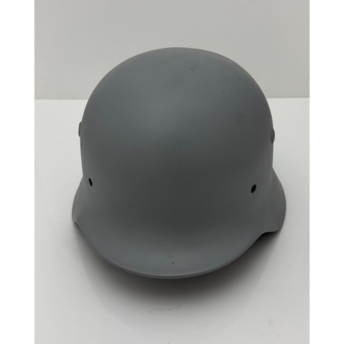 60 - A German WWII helmet M40 Q64. Repainted.