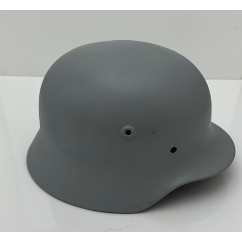 60 - A German WWII helmet M40 Q64. Repainted.