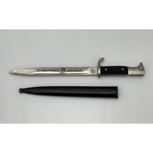 69 - Third Reich scale model Extraseitengewhr miniature bayonet marked for E. Pack. With accompanying wri... 