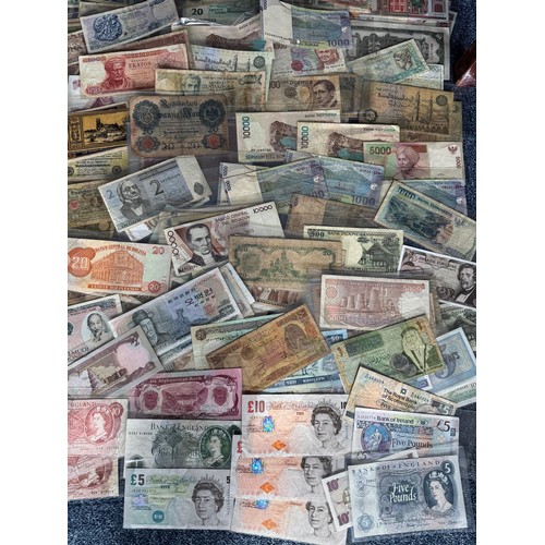 406 - World banknotes collection (270+), in mixed condition with ranges from Austria, Bolivia, Germany, GB... 