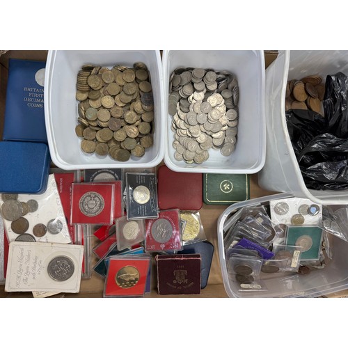 292 - Large and heavy coin accumulation with a large unsorted tub of World coins, large ranges of GB pre-d... 