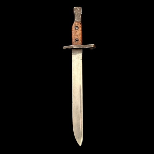 154 - Ross Rifle Co 1907 Pattern bayonet and leather scabbard, pommel marked Ross Rifle Co/Quebec/Patented... 