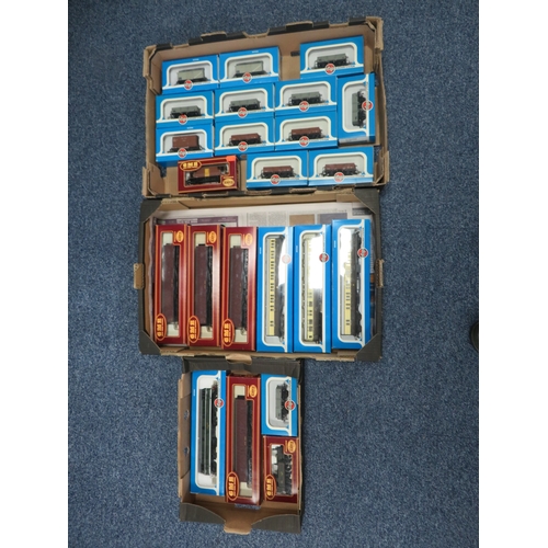 Airfix Railway System OO gauge collection, with BR green D5531 diesel ...