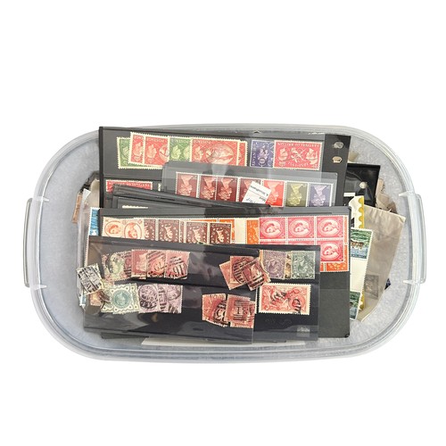 53 - Great Britain, QV to QEII remaindered collection in twelve albums / binders. Largely untidy, some ki... 