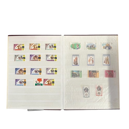 14 - Large world collection in albums, stockbooks and loose, with a good selection of covers, including A... 