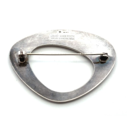40 - A David Andersen silver brooch signed to reverse with London import hallmark and stamped 'Norway Ste... 