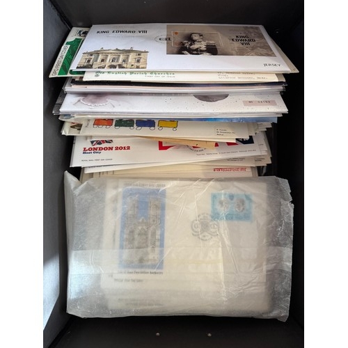40 - Great Britain large First Day Cover range in eight volumes and loose. Predominately decimal with som... 