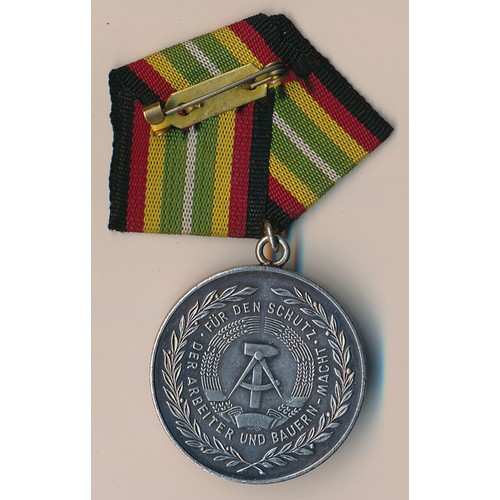 95 - DDR (East Germany), National Army Service Medal for 10 Years Minimum Service, with ribbon.
