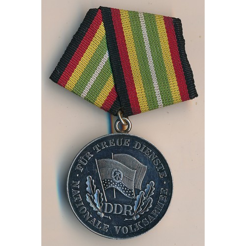 95 - DDR (East Germany), National Army Service Medal for 10 Years Minimum Service, with ribbon.
