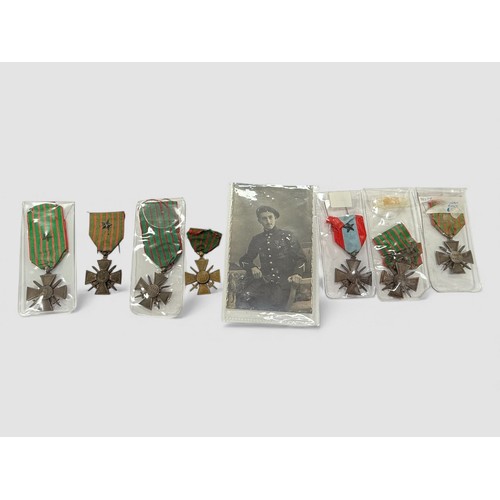 91 - France. Croix de Guerre range with:
1. 1914-1918 with bronze star.
2. 1914-1918 with palme and bronz... 