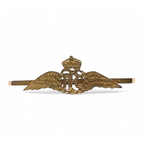 114 - A Royal Flying Corps (RFC) 9ct gold sweetheart brooch, 2g