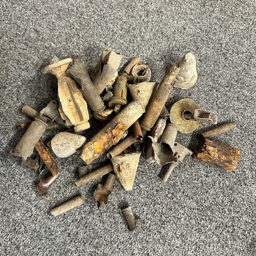 104 - Collection of WWI bullets, heads etc