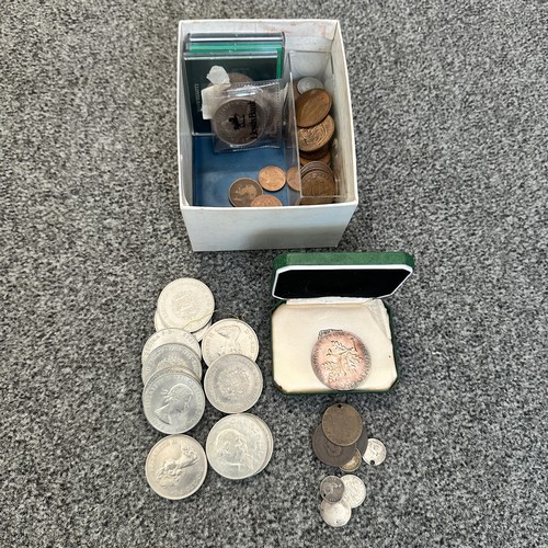 237 - Range of GB coins to include ranges of pre-decimal coins, some commemorative crowns, a boxed silver ... 