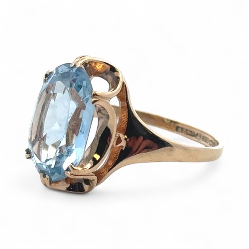 47 - A 9ct gold and oval blue synthetic spinel ring, size N. 3.26g
