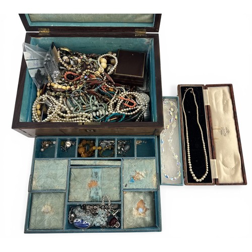 118 - A wooden sewing box containing jewellery, to include some single 9ct gold earrings, a Platinin marca... 