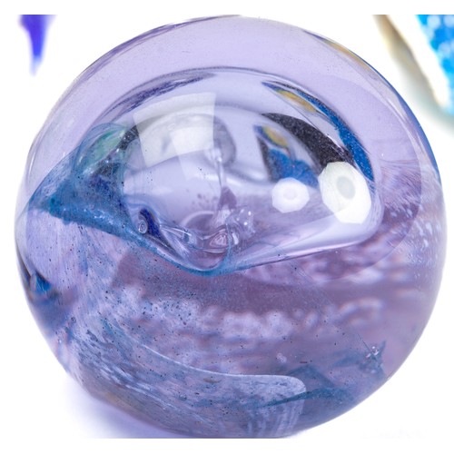 641 - Paperweights, a range of seven glass paperweights. Includes; Langham Mooncrystal etc. (7)