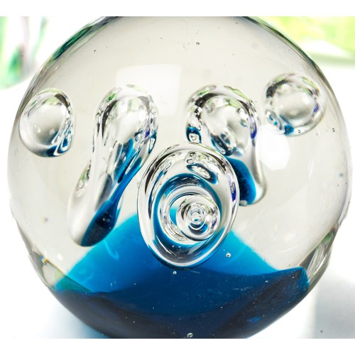 641 - Paperweights, a range of seven glass paperweights. Includes; Langham Mooncrystal etc. (7)