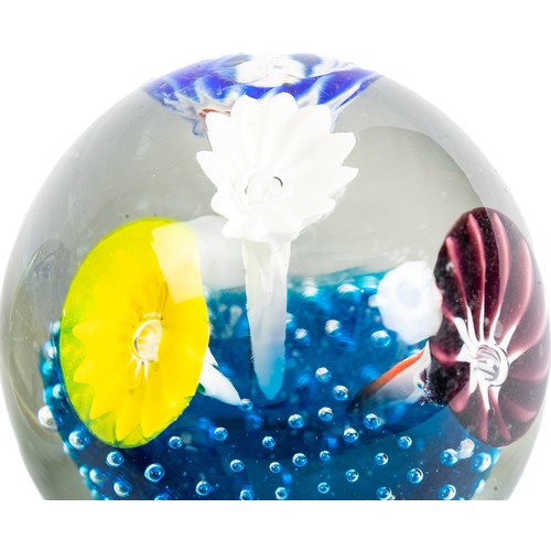 641 - Paperweights, a range of seven glass paperweights. Includes; Langham Mooncrystal etc. (7)