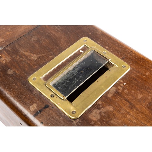 661 - Vintage wooden cash register with brass shell handle and key. Height 16.5cm, length 43cm, width 24cm... 