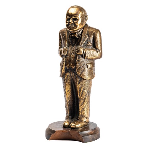 647 - Bronze sculpture of Sir Winston Churchill with a cigar. Stood on wooden base, height 24cm (with base... 