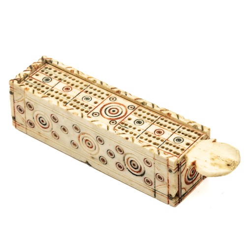 654 - An early 19th century, Napoleonic prisoner of war, bone  domino box, carved circle decoration, red a... 