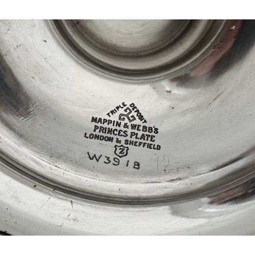 650A - A Mappin & Webb silver plated wooden trophy pedestal bowl with vacant cartouche. Diameter 24cm.