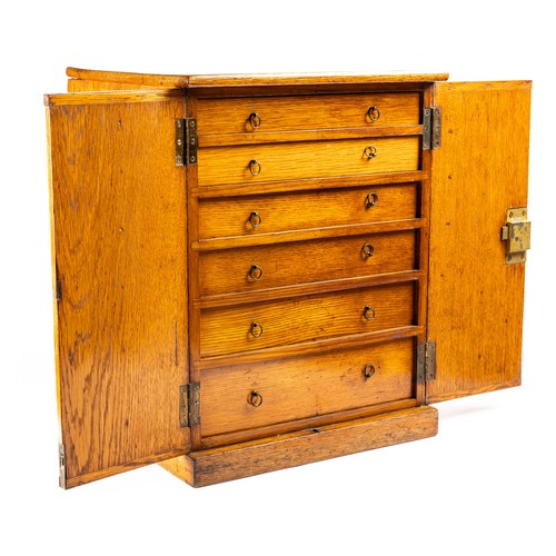 662A - A mahogany six drawer collectors cabinet with locking doors (key included). H48cm x W37cm x D35cm.