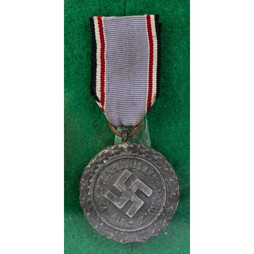 534 - German Imperial medal group with 1914 Iron Cross 2nd Class, Prussian War Aid Merit Cross, Hindenburg... 