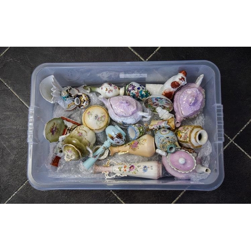 648 - A Small collection of decorative ceramic items. Approximately 27 items in total. Mainly dating from ... 