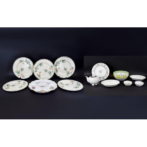 701 - A Collection Of Modern Tableware (15) Items in total. Comprises of 5 floral dinner plates approx 11 ... 