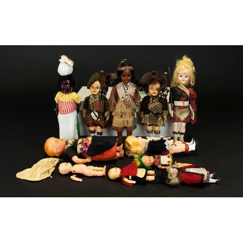 1506 - Small mixed lot of assorted world tourist dolls.