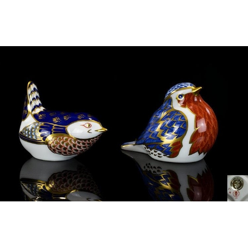 412 - Royal Crown Derby Pair of Bird Paperweights ( 2 ) Comprises 1/ Robin. Gold Stopper, Date 1991. 2/ Wr... 