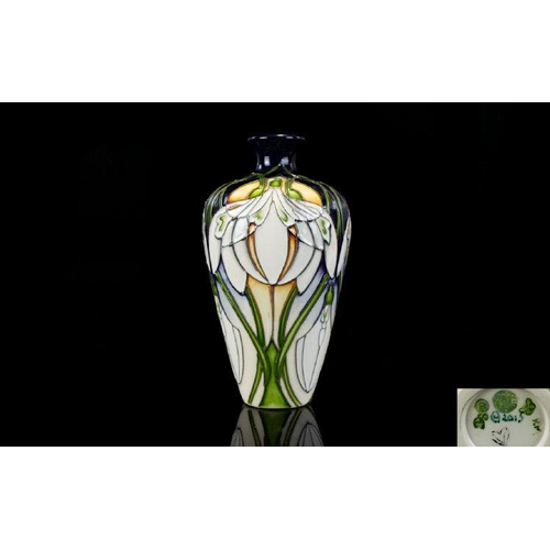 493A - Moorcroft - Excellent Quality Modern Tube lined Bottle Shaped Vase ' Galanthus Snow drops ' Designer... 