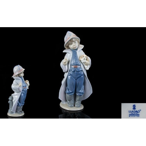 523 - Lladro Porcelain Figure ' The Little Fireman ' Model Num 6334. Sculpture Juan Huerta. Issued 1997 - ... 