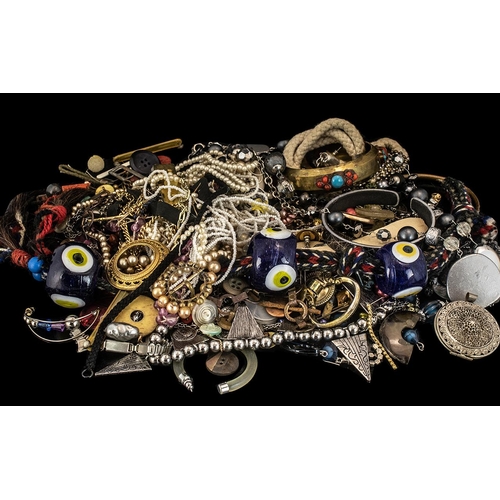 348 - Bag of Costume Jewellery to include statement necklaces, bracelets, beads and chains.