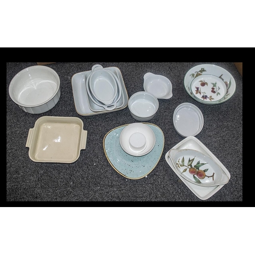 692 - Box of Assorted Oven to Tableware Dishes, comprising: Royal Worcester Evesham pattern, Gold Line, Ch... 