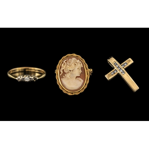 210 - A Small Collection of 9ct Gold Jewellery three pieces all fully hallmarked for 9ct - 375. Comprising... 