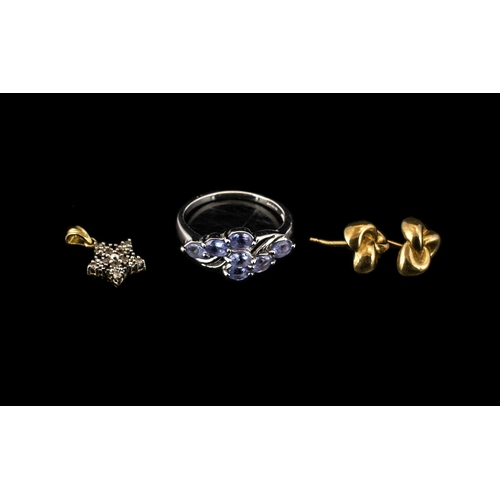 167 - Small Collection of 9ct Gold Jewellery, to include a pair of knot style stud earrings, a diamond sta... 