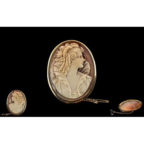 143 - Large 18ct Gold Cameo Brooch, superb quality, well carved cameo, set in 18ct gold; 2 inches (5cms) l... 