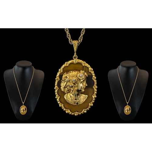 63 - A Large Circular 9ct Gold and Pebble Agate Pendant,The Centre With a Cast Gold Bust of a Young Woman... 