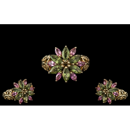 81 - Ladies 9ct Gold - Attractive and Nice Quality Peridot and Amethyst Set Cluster Ring, Flower head Des... 