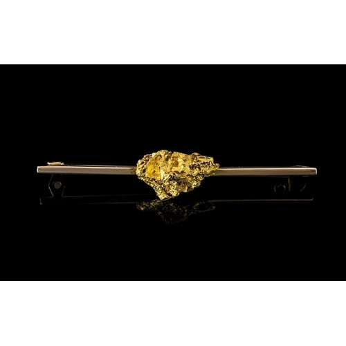 59A - 18ct Gold Brooch Set with 24ct Gold Nugget to Centre of Brooch. Weight 4,4 grams. Length 2 Inches - ... 