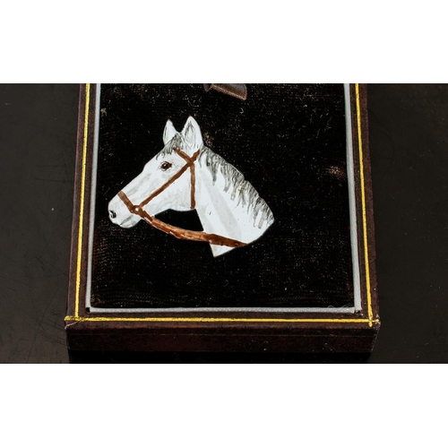 78A - Horse Interest. Small Elegant Brooch In the Form of a Horses Head. Size Approx 3 by 2.5 cms. In Its ... 