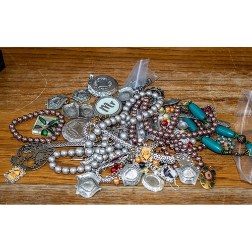 438A - Box of Costume Jewellery, including beads, pearls, chains, pendants etc.  Good box for sorting.