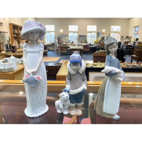 538 - ( 3 ) Lladro Girl Figures. All Boxed and In Excellent Condition, Boxes a Little Worn. Comprises 1/ G... 