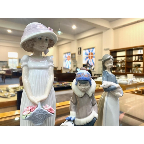 538 - ( 3 ) Lladro Girl Figures. All Boxed and In Excellent Condition, Boxes a Little Worn. Comprises 1/ G... 